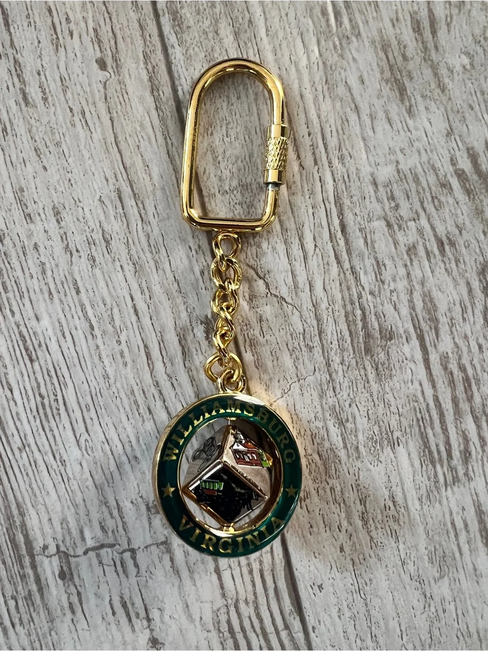 Williamsburg Virginia Vintage Gold-Tone Keychain with Medallion Spinner Souvenir
